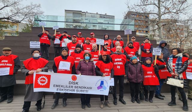 Eskişehir’de emeklilerden sessiz protesto!