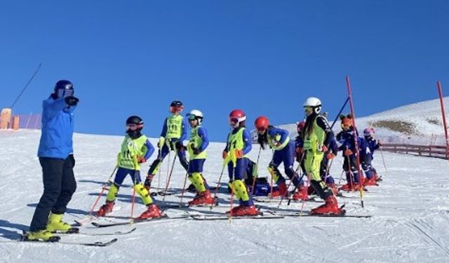 Çağdaş Okulları, kayak yarışmalarında şampiyon oldu!