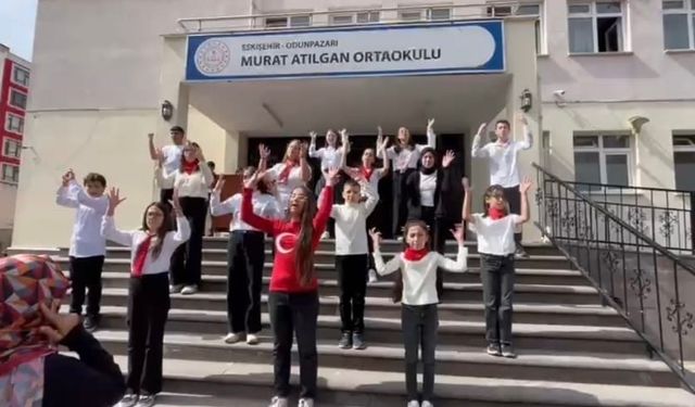 Eskişehir'de işaret diliyle İstiklal Marşı okundu