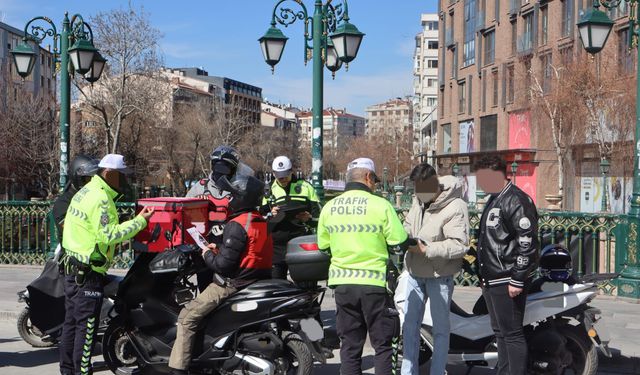 Eskişehir'de ekipler trafik kontrolünde nefes aldırmıyor!