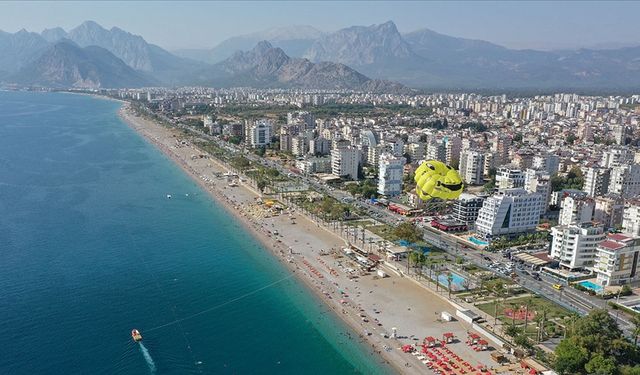 Güneşin şehri Antalya’da yaz bitmedi!
