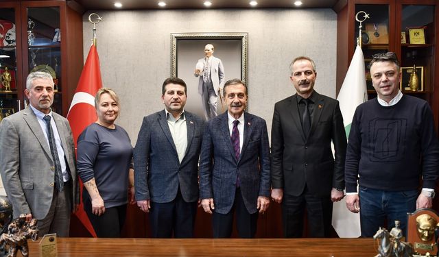 Eskişehir'de Berberler ve Kuaförler Odası Yönetiminden Başkan Ataç’a ziyaret