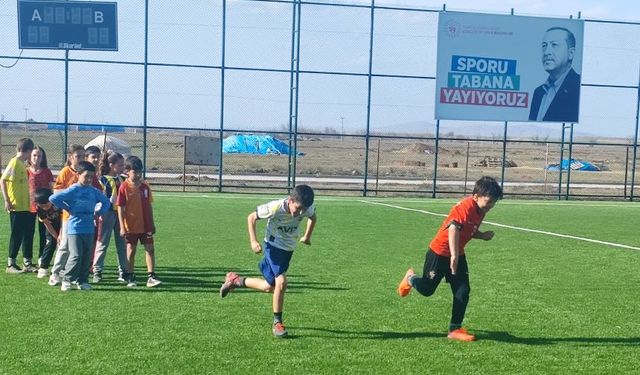 Hem eğleniyor hem spor yapıyorlar