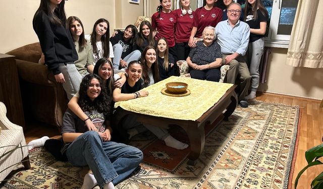 Hentbolcular hep birlikte oruç açtı