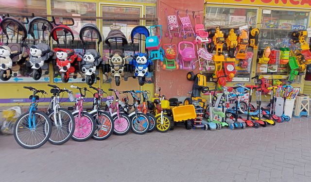 Eskişehir'de baharın gelişiyle çocuk bisikletlerine ilgi arttı