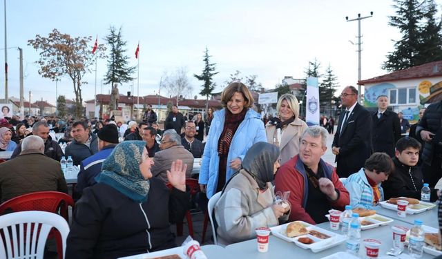 Başkan Ünlüce Han'da düzenlenen iftar yemeğine katıldı