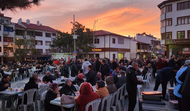 Sivrihisar’da iftar sevinci: 4 bin kişiyi buluşturdu!