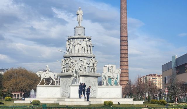 Eskişehir'de Ulus Anıtı'nın bakımı yapıldı