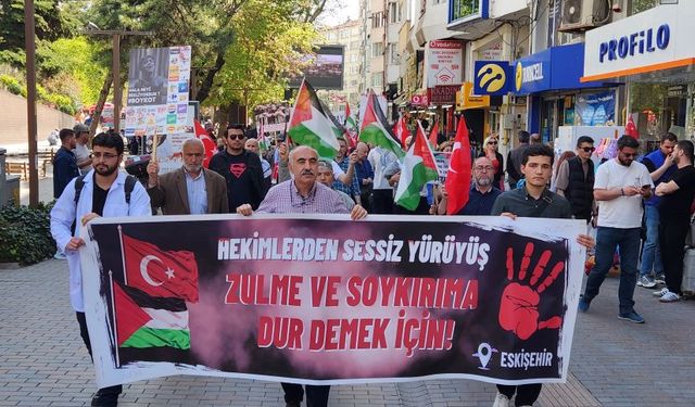 Eskişehir'de hekimler sokağa çıktı: "Önlüğümüzü kana bulamayın!”