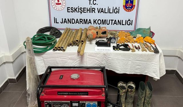 Eskişehir'de şüpheli kazıda suçüstü yakalandılar!