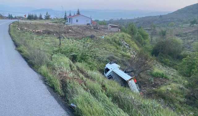 Direksiyon hakimiyetini kaybetti, şarampole uçtu!