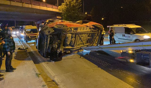 Eskişehir'de takla atan minibüs hurdaya döndü!