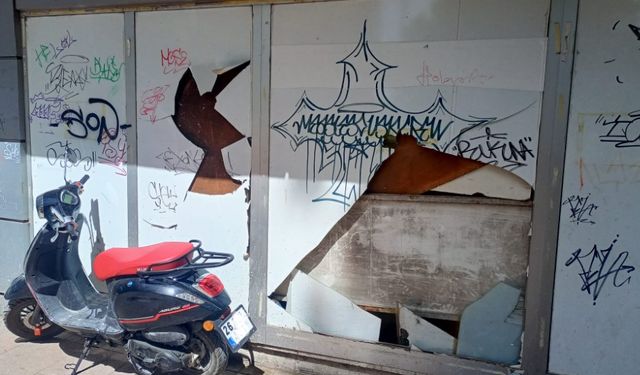 Eskişehir'deki bakımsız dükkan dikkat çekiyor
