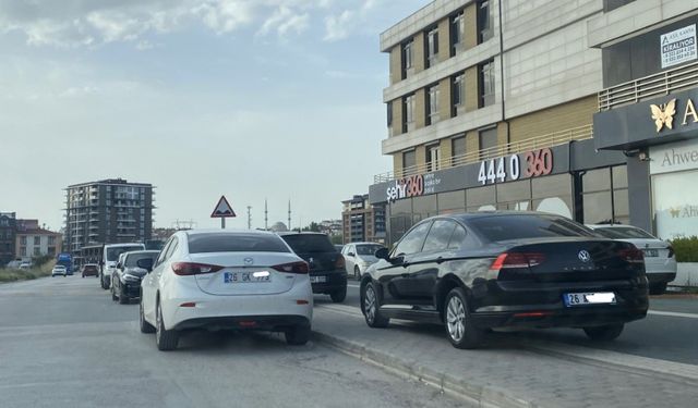 Eskişehir'de çift sıra park!