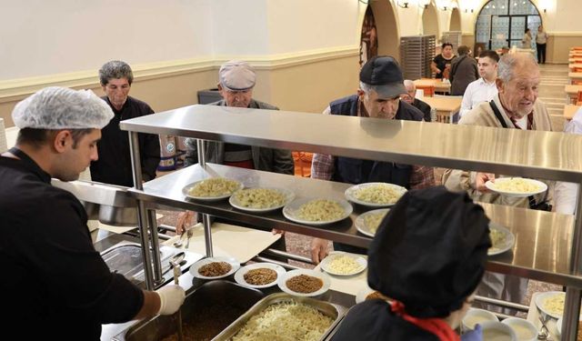 Eskişehir Büyükşehir 7 ayda binlerce ücretsiz yemek dağıttı