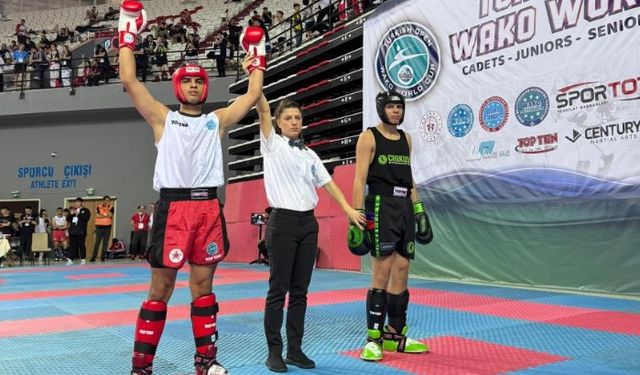 Genç kick bokscu dünya ikincisi oldu