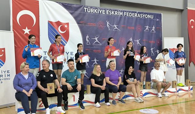Öykü madalyaya doymuyor