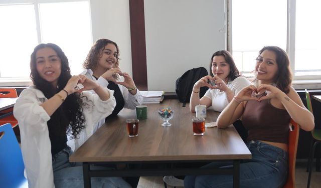 Başkan Ünlüce'den Eskişehir'deki kız öğrencilere tam destek