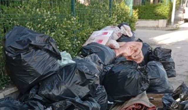 Ortada kalan çöpler çirkin görüntü yarattı