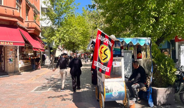 Eskişehirspor'un şampiyonluk coşkusu şehri renklendirdi!