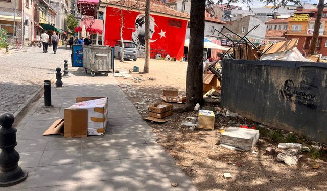 Eskişehir’in göbeğindeki çöp karmaşası çileden çıkarttı