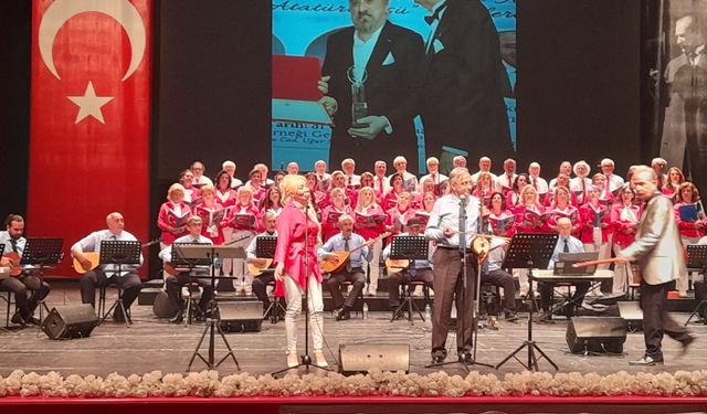 ADD Cumhuriyet Korosu'ndan coşku dolu konser