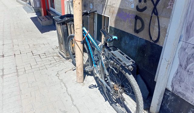 Gelişi güzel bağlanan bisiklet tepki çekti