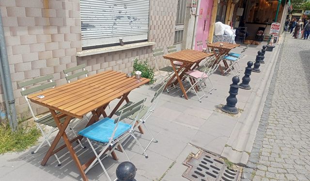 Eskişehir'in göbeğinde kaldırım işgali tepki çekiyor