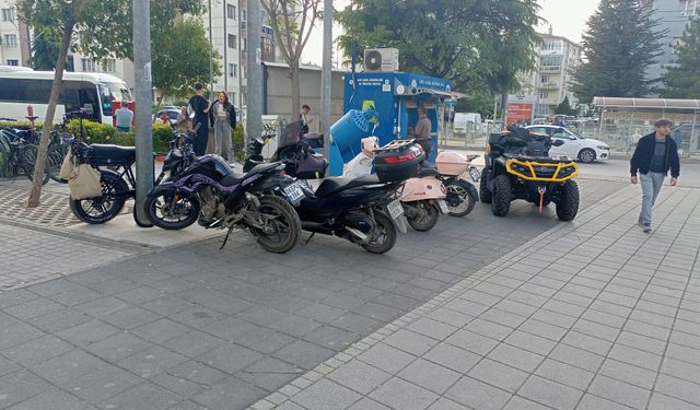 Eskişehir'in en işlek noktasında kaldırım krizi tepki çekti