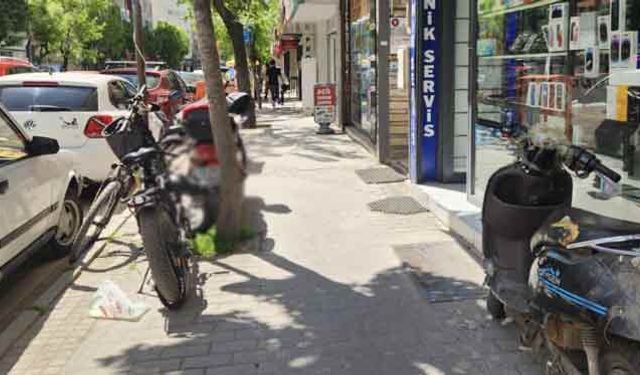 Eskişehir'de kaldırımlar yaya için mi, sürücü için mi?
