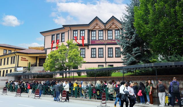 Eskişehir’de bir günde 8 bini aşkın ziyaretçi ağırladı!