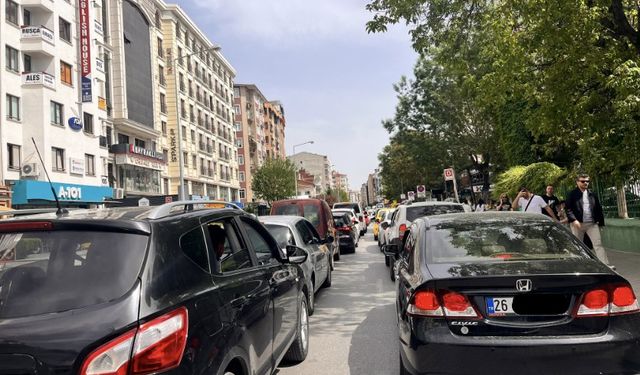 Eskişehir'de hafta sonu trafiği şimdiden başladı!