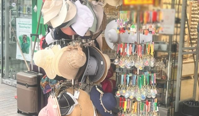 Eskişehir'de yaz mevsiminin vazgeçilmezi şapkalara ilgi yoğun