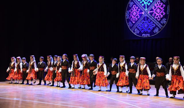 Anadolu Üniversitesi’nde çocuklardan renkli gösteri