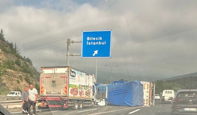 Eskişehir-Bilecik yolunda tır dorsesi devrildi!