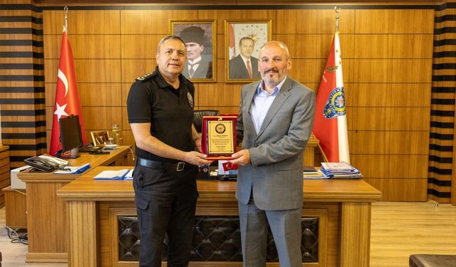 Bilecik’te emekli polis memuruna teşekkür plaketi