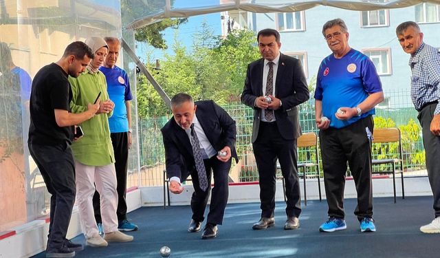 AK Parti İl Başkanı huzurevi sakinleriyle bocce oynadı