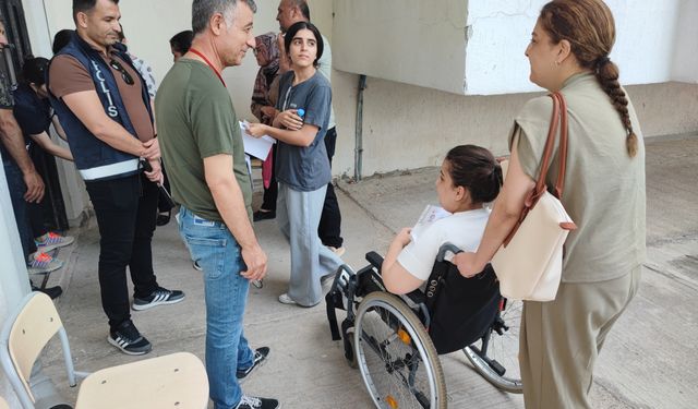 Adana’da sınav alanına erken geldi ama kapıya geç kaldı