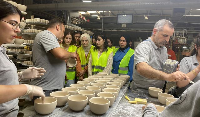 Öğrenciler fabrikaya indi, porselen ürünleri kendileri tasarladı