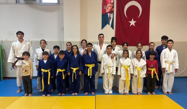 Hırsları ile alkış topluyorlar