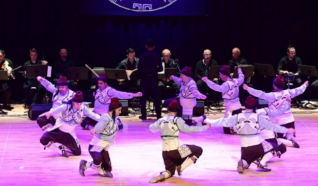 Anadolu Üniversitesi’nde halk oyunlarıyla kültürel şölen