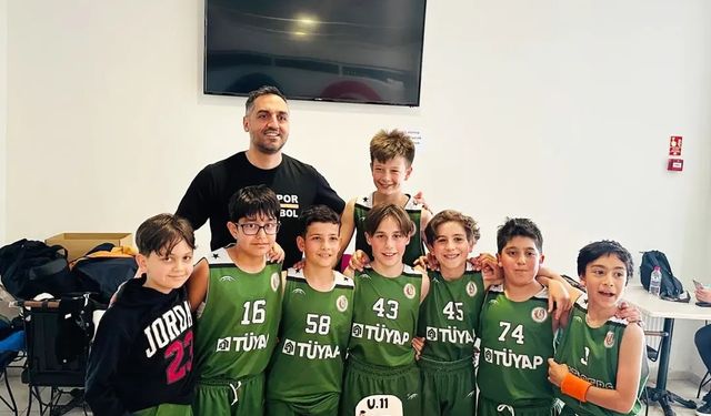 Velilerden basketbolculara pasta sürprizi
