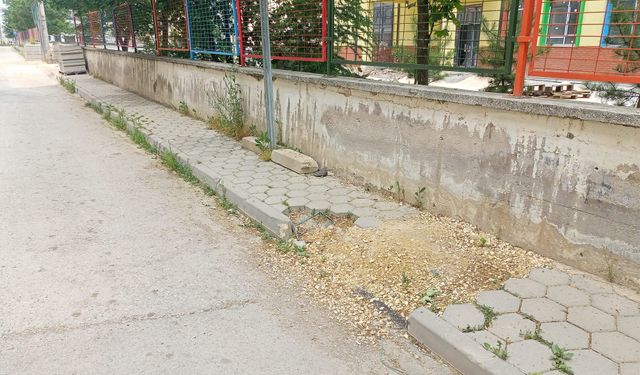 Eskişehir'de kaldırımlar tehlike saçıyor