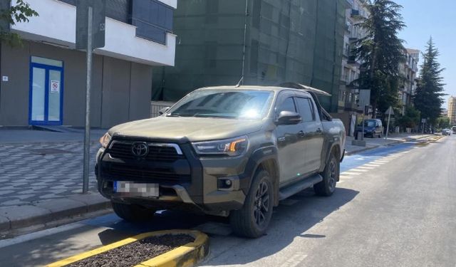 Eskişehir'de bisiklet yolu park sorununu büyüttü