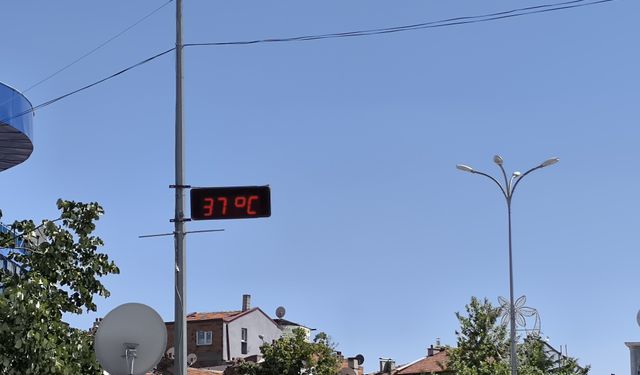Afyon yanıyor: Yüksek sıcaklıklar sokakları boşalttı!