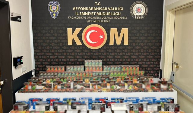 Polisten çifte baskın: Kaçak tütün ve makaron yakalandı