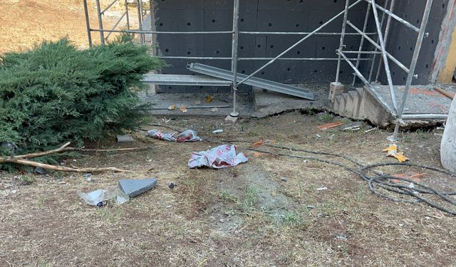Eskişehir’de mantolama yapan işçi düştü!