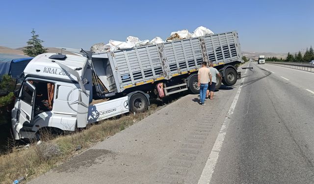 Eskişehir-Ankara yolunda tır kamyonete çarptı!