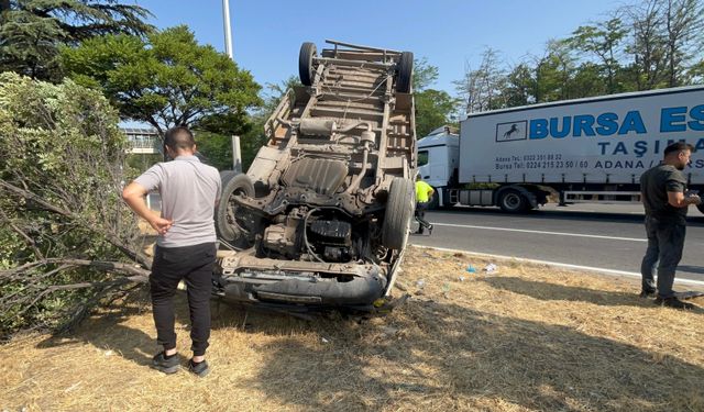 Eskişehir'de faciadan dönülen kaza: Takla atıp, refüje çıktı!