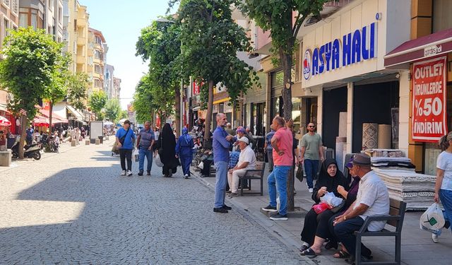 Eskişehir'de o cadde  hafta sonları yoğun ilgi görüyor!